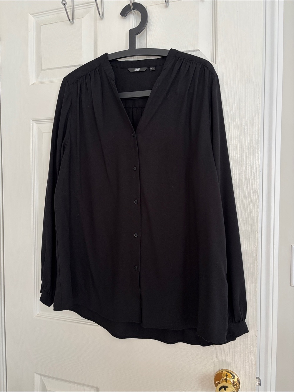 Uniqlo Black V-Neck Button-Front Long Sleeve Blouse